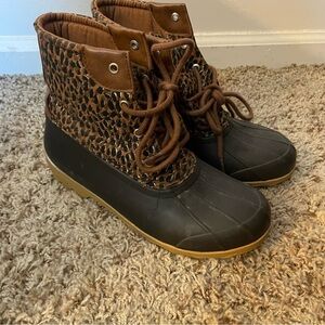 Sperry Leopard Print Duck Boots with Brown Accents size 6